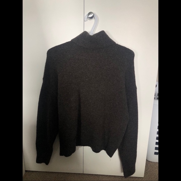 Dark brown turtle neck sweater from H&M - Picture 1 of 1